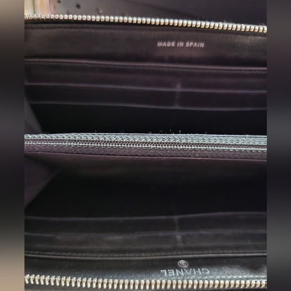 AUTHENTIC Chanel Black Patent Zip around Wallet - Picture 4 of 9